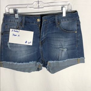2 Sable Frayed shorts size large